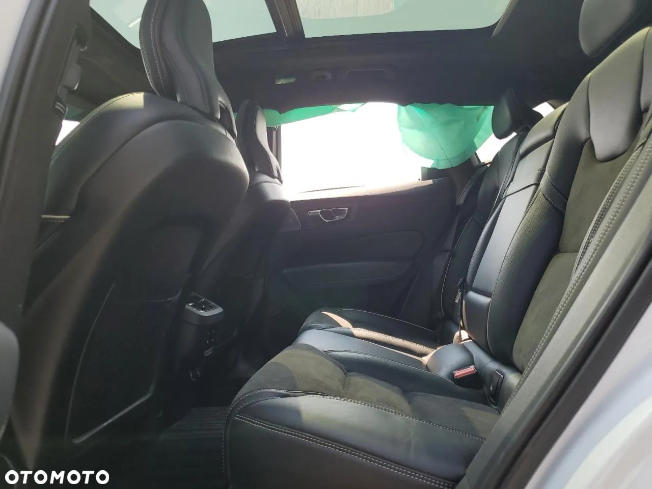 Volvo XC 60 T6 AWD R-Design - 36