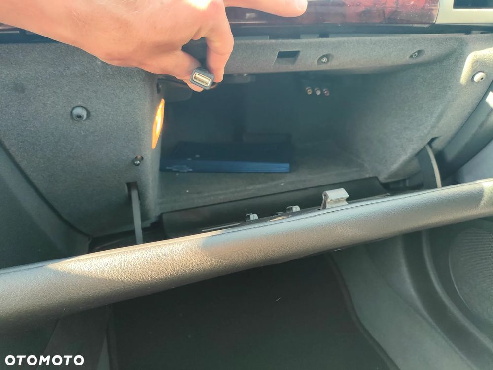 Peugeot 407 1.6 HDI SR Komfort EU4 - 12