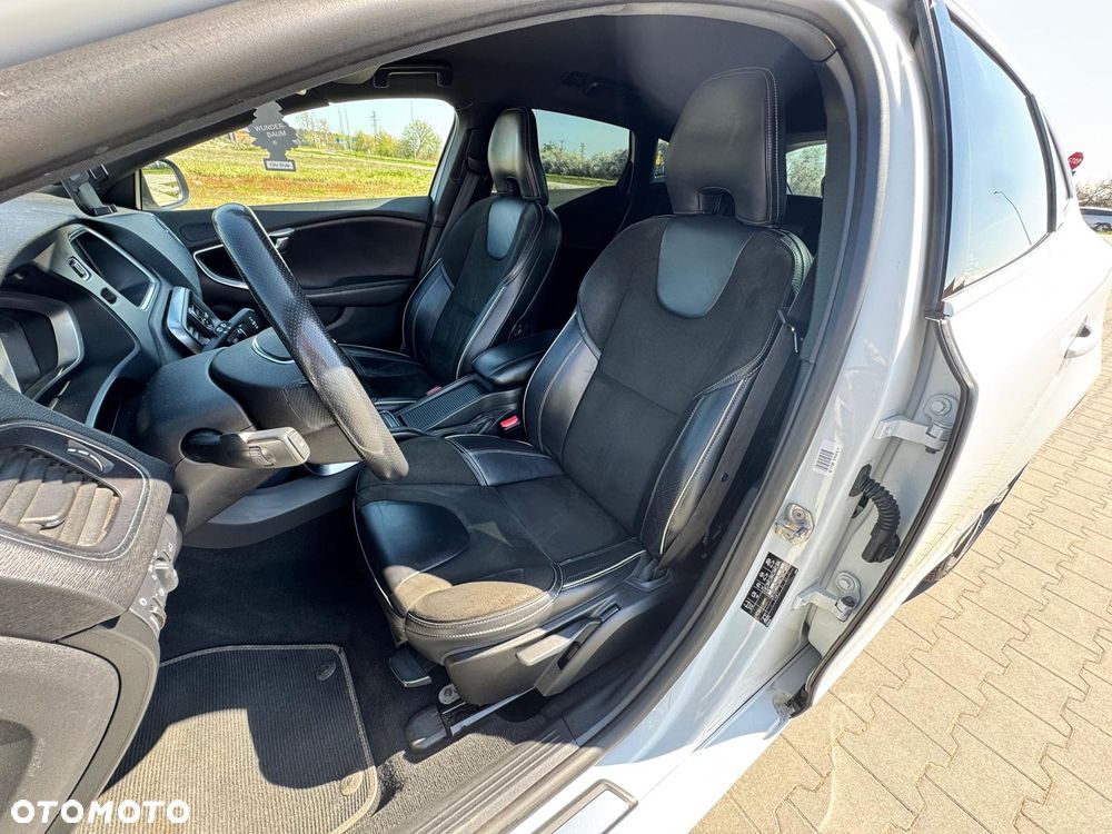 Volvo V40 D3 Geartronic RDesign - 15