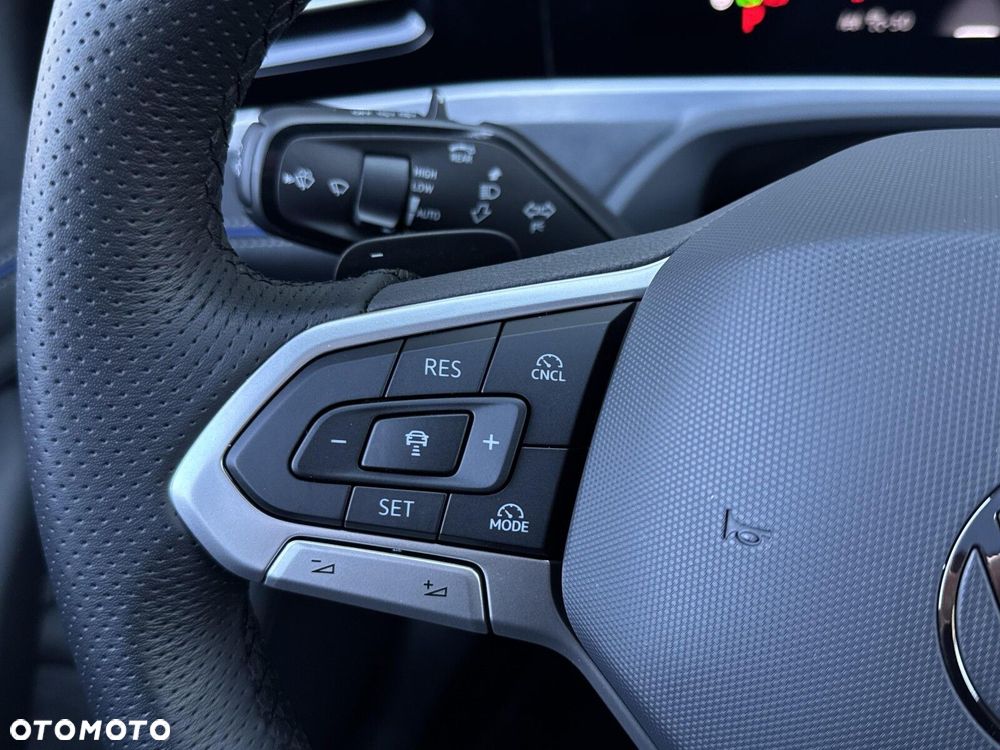 Volkswagen Passat Variant 2.0 TDI SCR R-Line DSG - 20