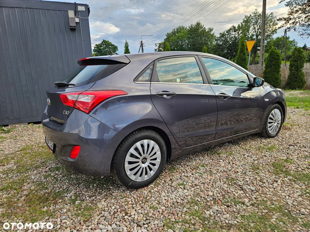 Hyundai i30 blue 1.6 CRDi Style - 12