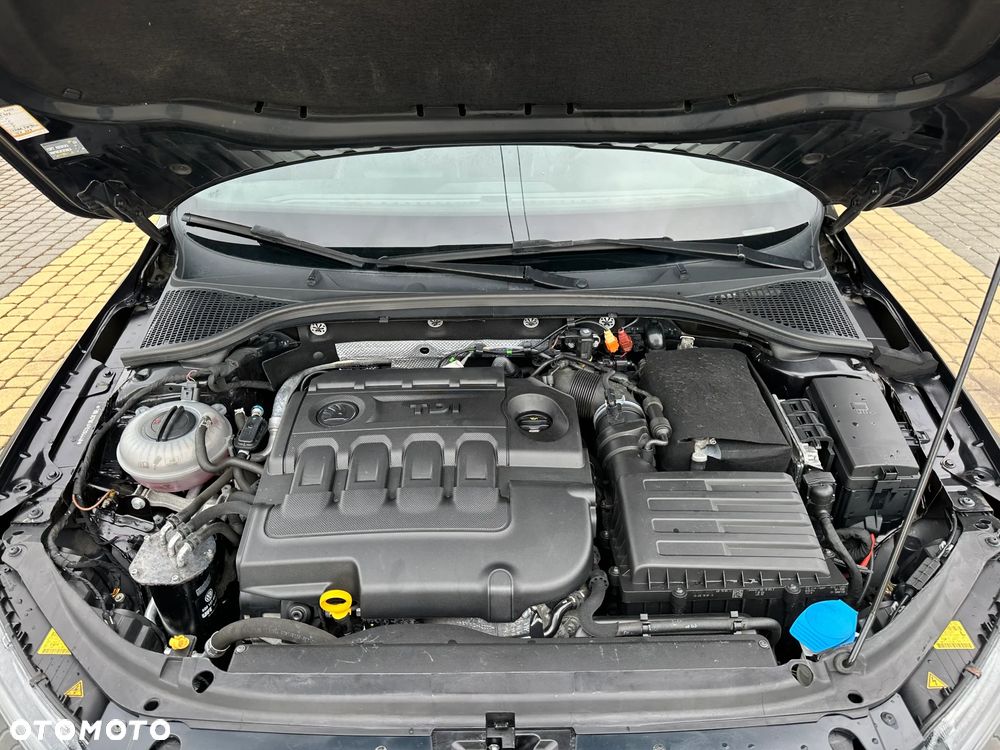 Skoda Octavia 2.0 TDI DSG RS - 6