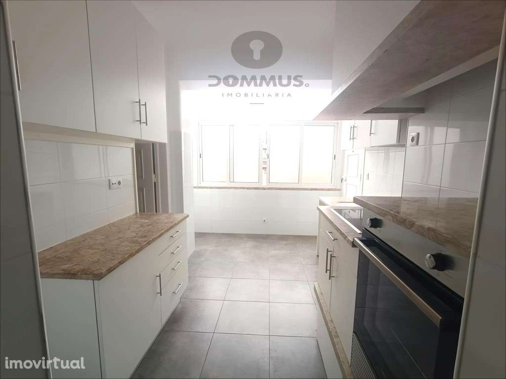 Apartamento T4 em Campo de Ourique - Grande imagem: 2/33