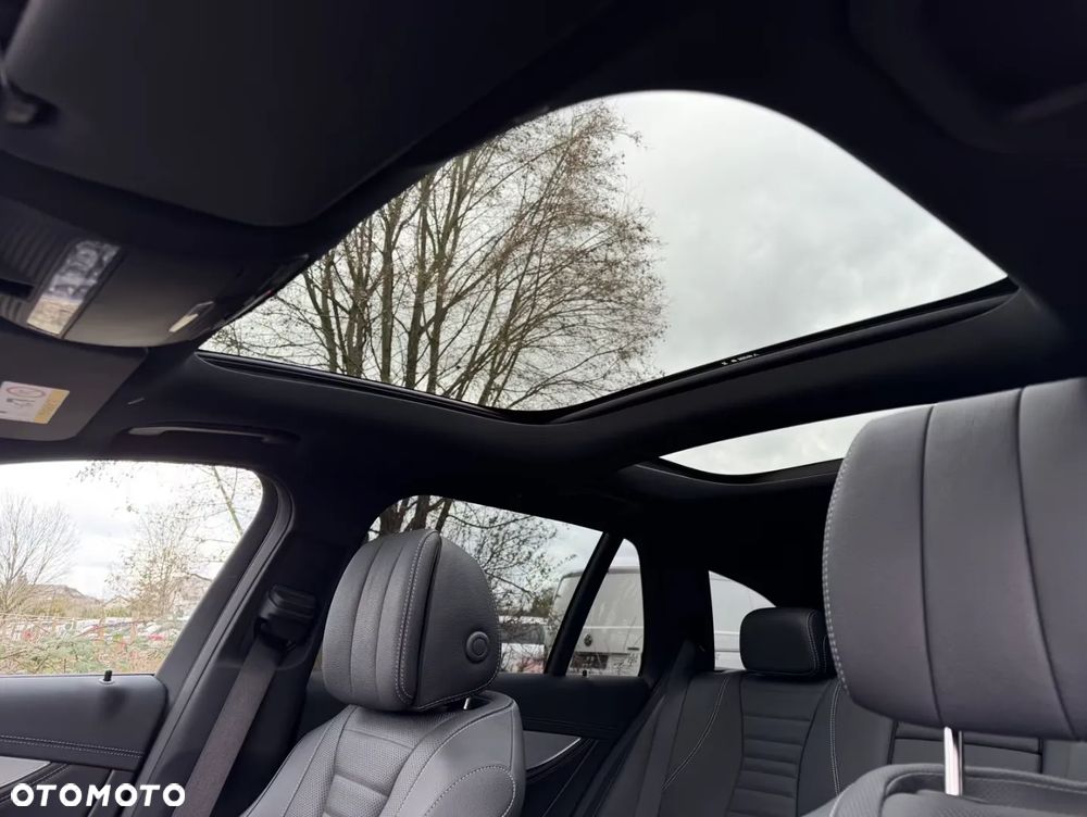 Mercedes-Benz Klasa E 300 de 4-Matic AMG - 12