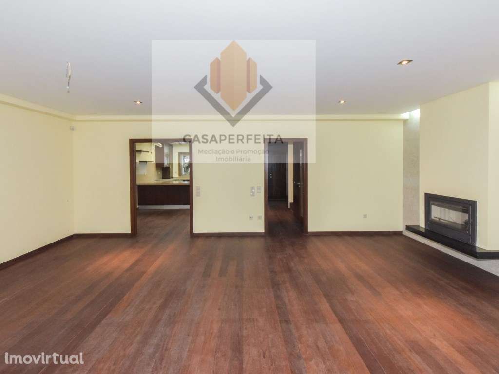 Espetacular Moradia V4 com bons acabamentos e boas áreas - próxima ... - Grande imagem: 4/37