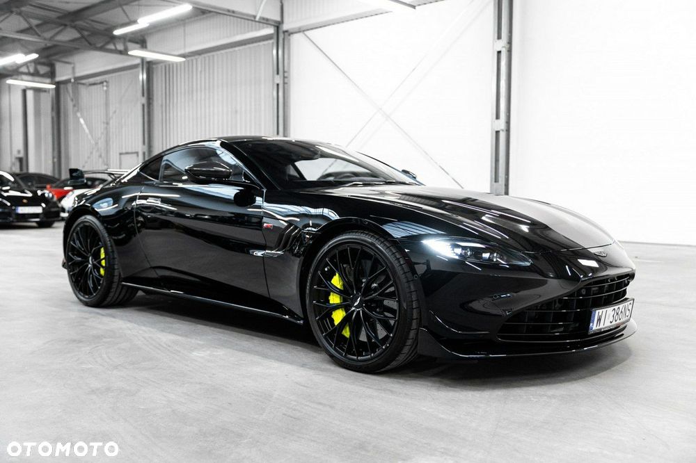 Aston Martin Vantage - 8