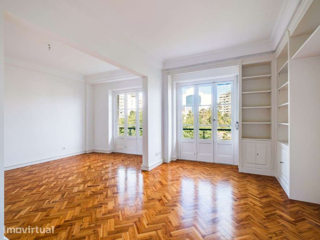 Apartamento T3, com luz natural e vista desafogada nas Amoreiras - Grande imagem: 3/25