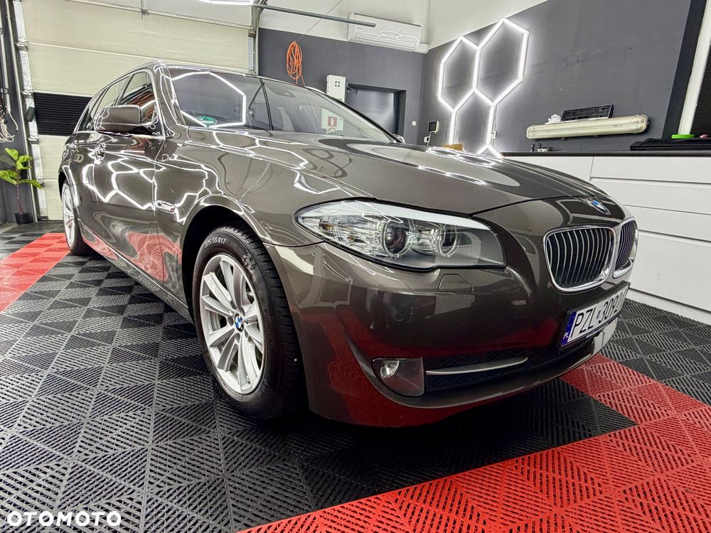 BMW Seria 5 525d xDrive Sport-Aut - 9