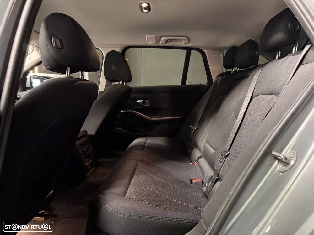 BMW 320 e Pack Essence Auto - 32