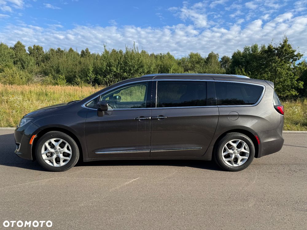 Chrysler Pacifica - 18