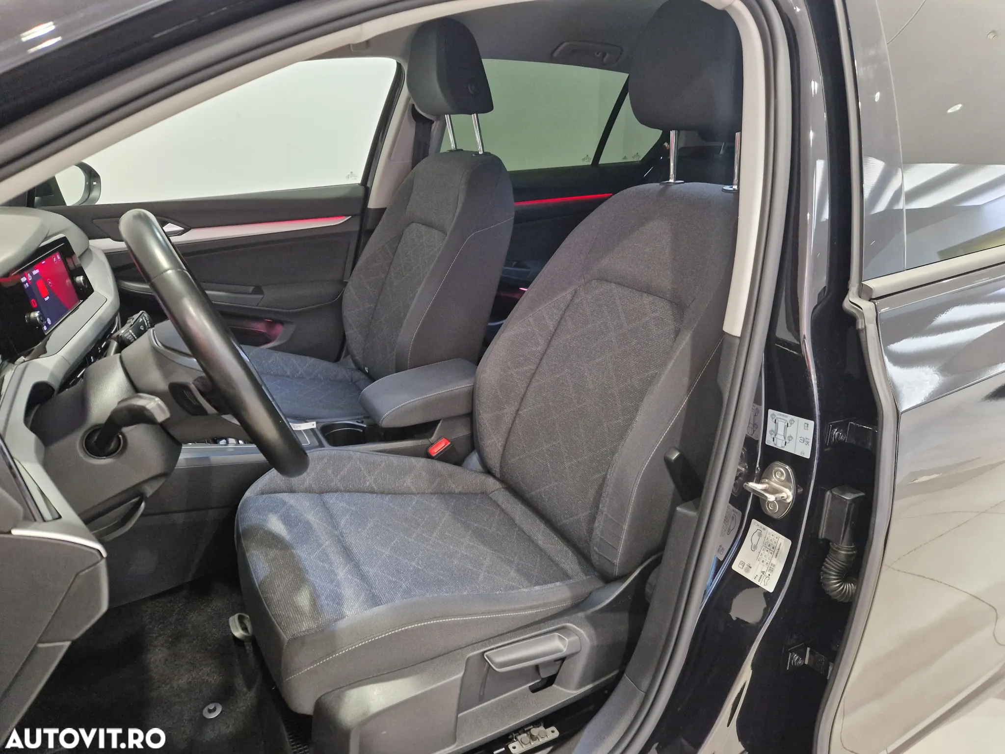 Volkswagen Golf 1.0 eTSI DSG MHEV Life - 11
