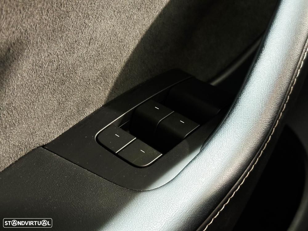 Tesla Model Y Long Range Dual Motor AWD - 44