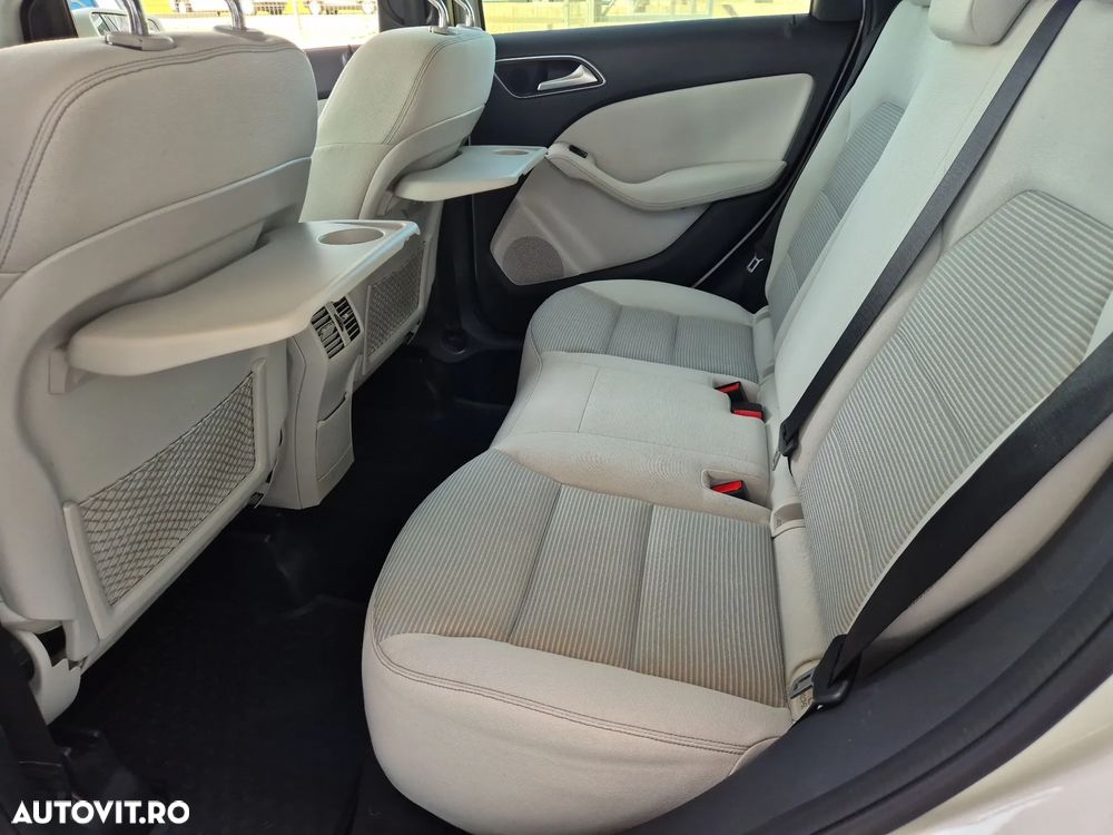 Mercedes-Benz B 180 - 18