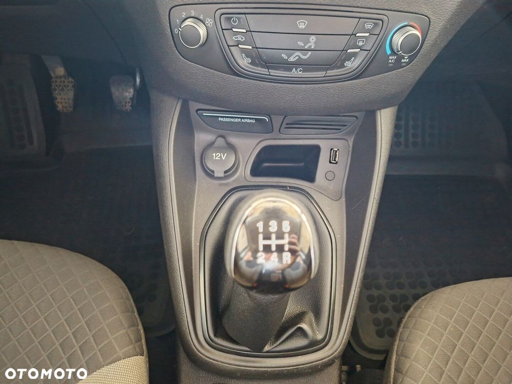Ford Courier - 22