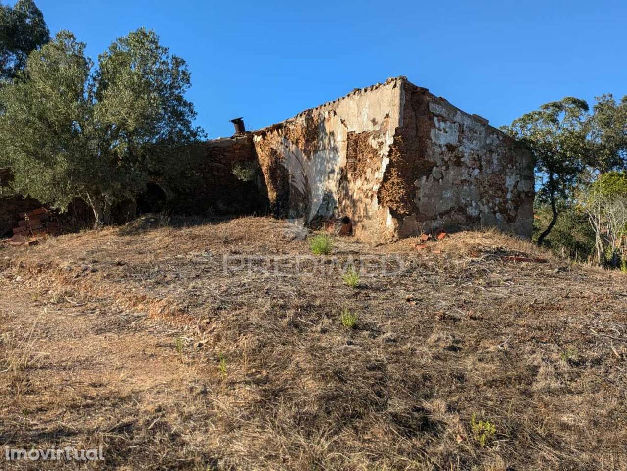 Ruina  com a pocibilidade de constroção de 2000 m2 - Grande imagem: 2/29