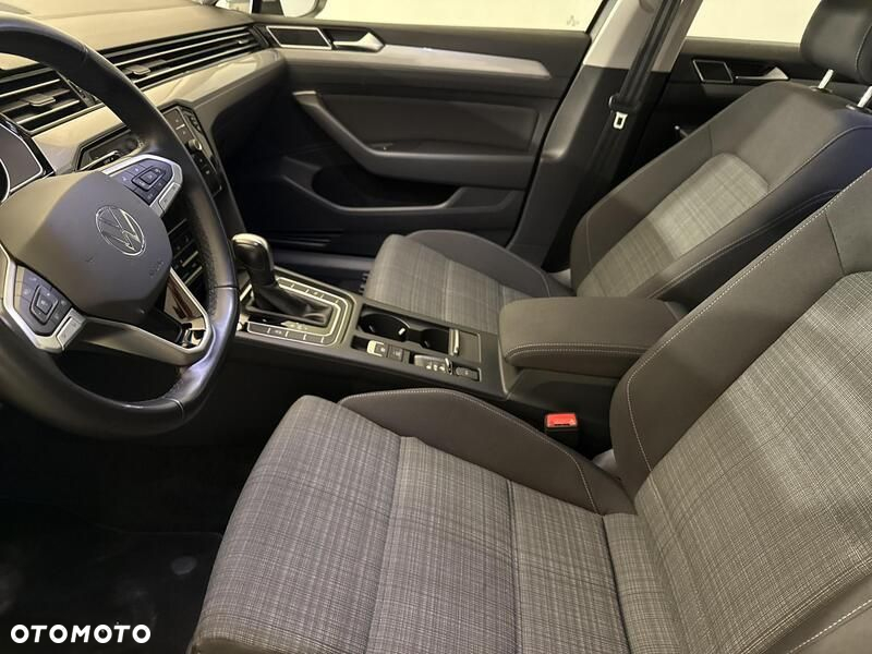 Volkswagen Passat - 11