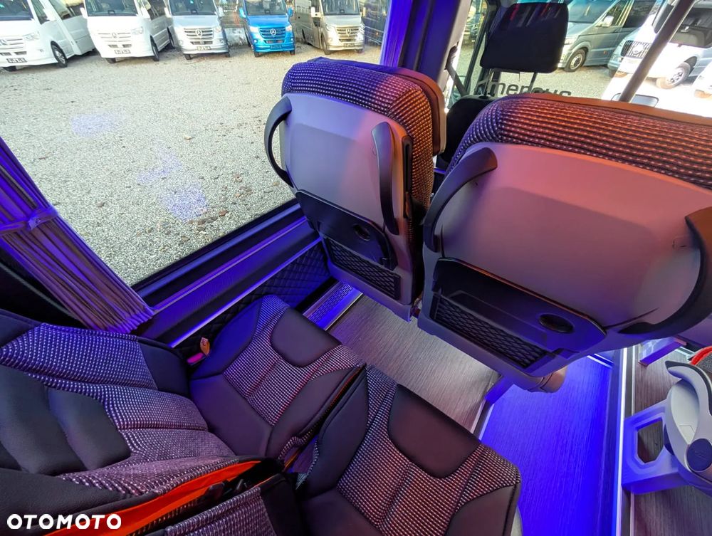 Mercedes-Benz Sprinter 519 - 23