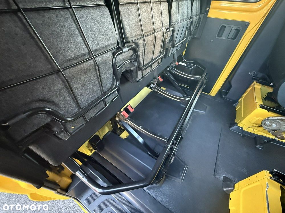 Mercedes-Benz Sprinter - 14