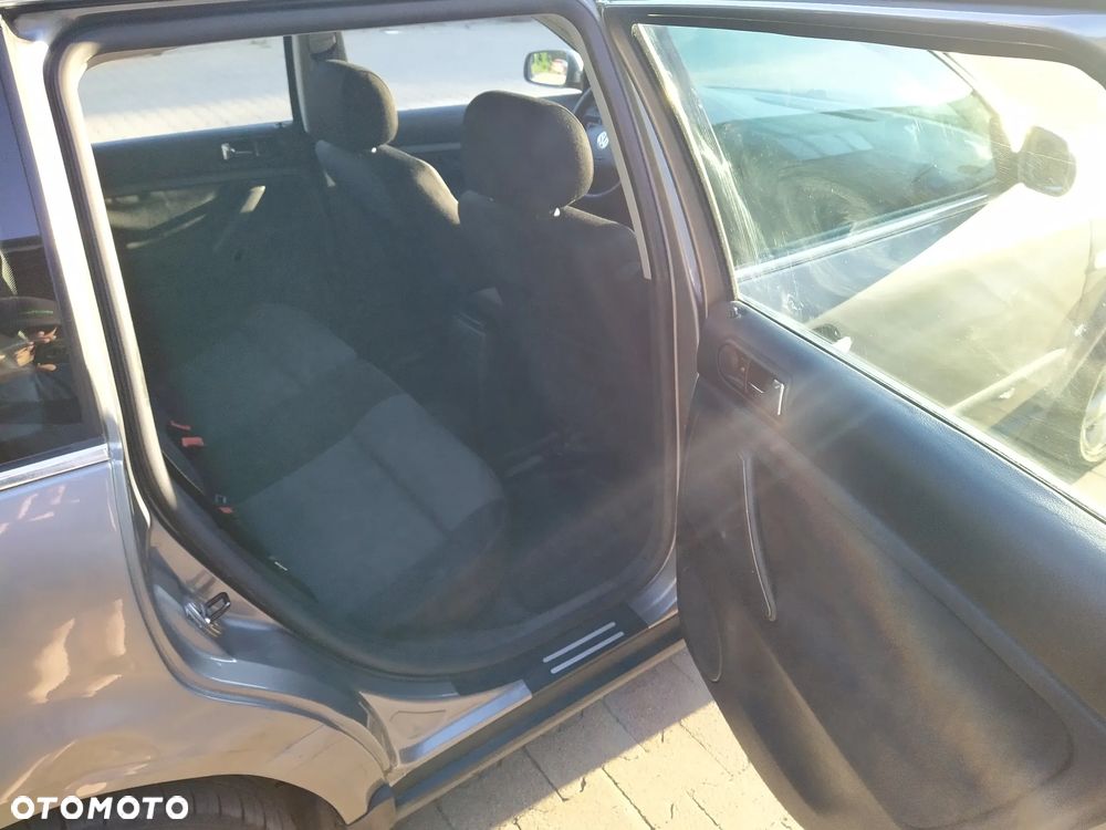 Volkswagen Passat 1.9 TDI Comfortline Family - 11