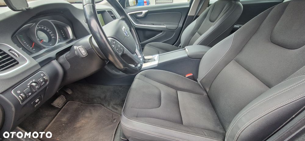 Volvo V60 D4 Drive-E Momentum - 24