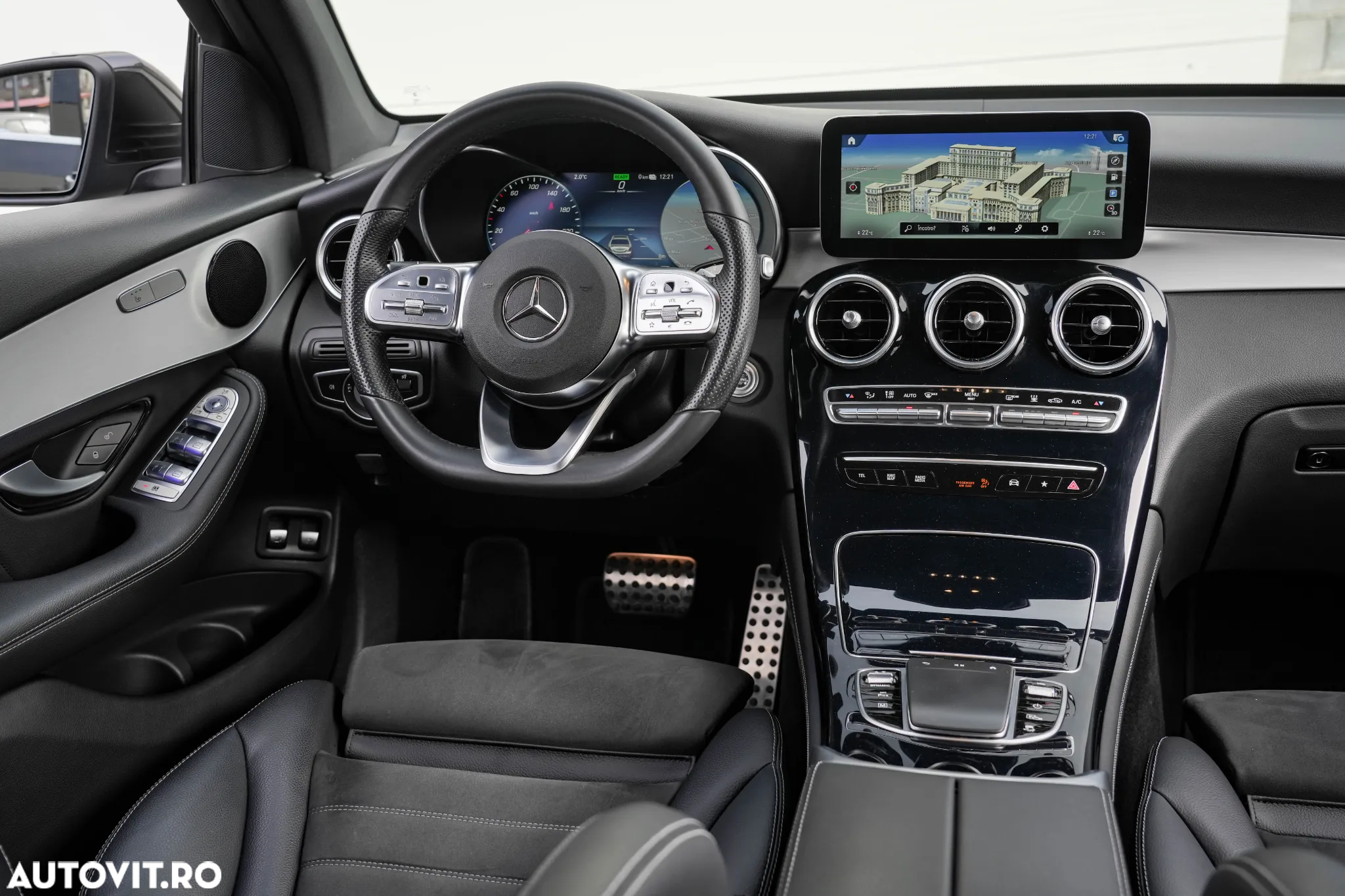 Mercedes-Benz GLC 300 e 4Matic 9G-TRONIC AMG Line Plus - 9