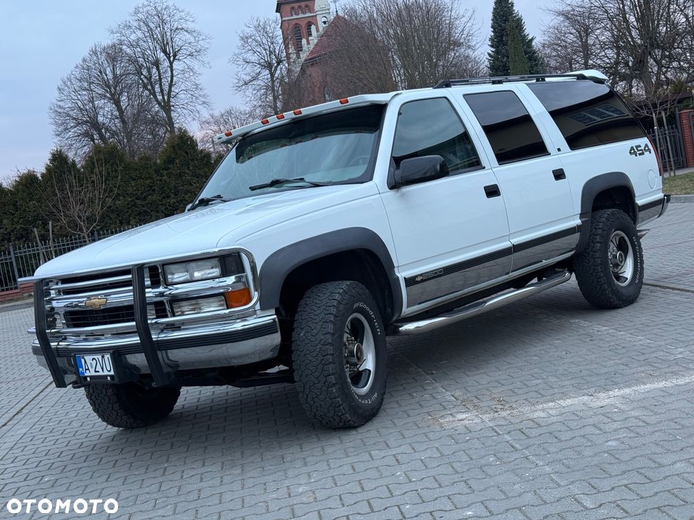 Chevrolet Suburban - 1