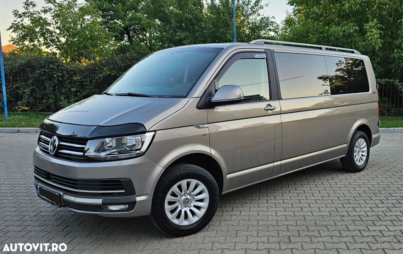 Volkswagen Caravelle - 1