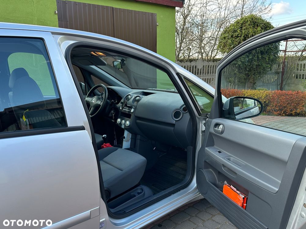 Mitsubishi Colt - 10