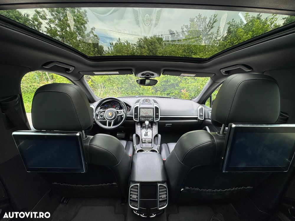 Porsche Cayenne 3.0 L - 7