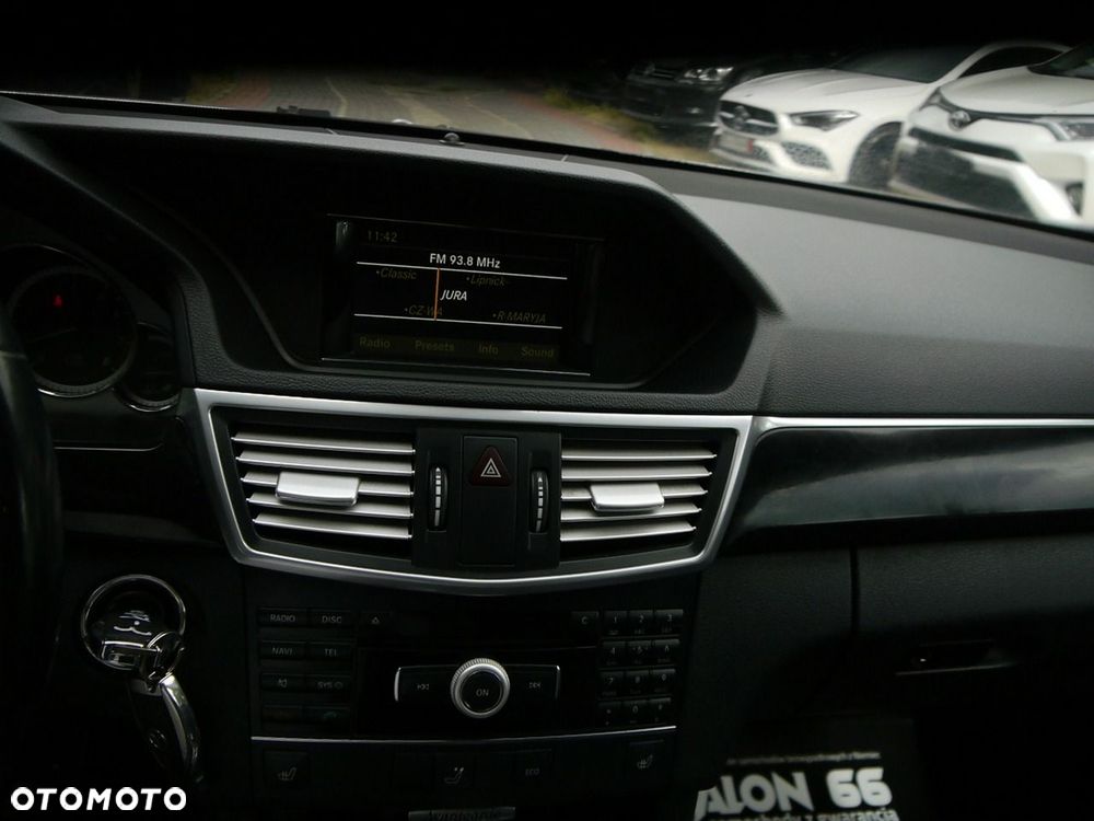 Mercedes-Benz Klasa E 200 CGI BlueEFFICIENCY 7G-TRONIC Avantgarde - 26