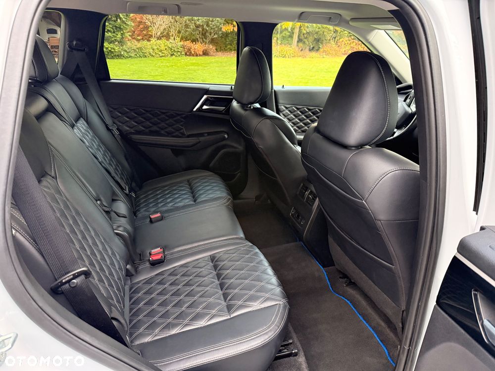 Mitsubishi Outlander - 15