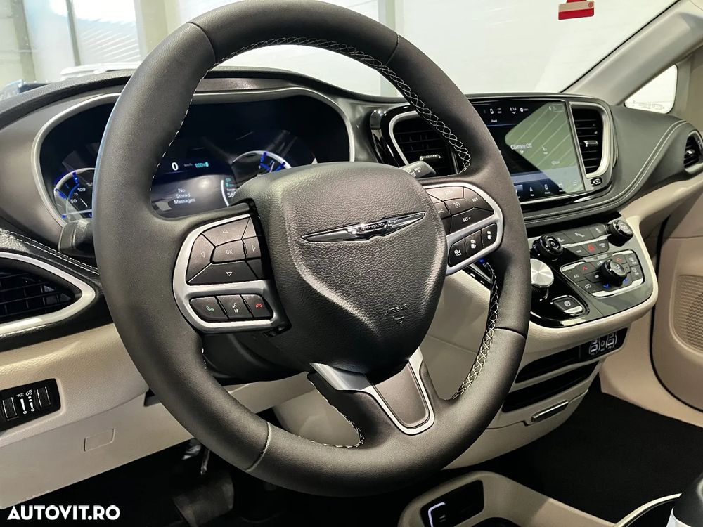 Chrysler Pacifica - 14