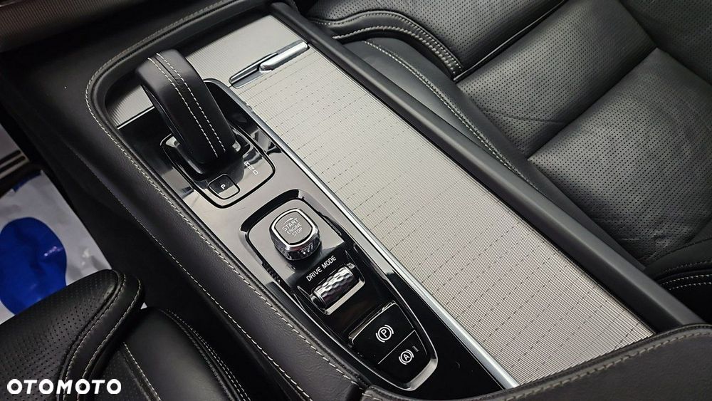 Volvo XC 90 T8 AWD Plug-In Hybrid R-Design 7os - 18