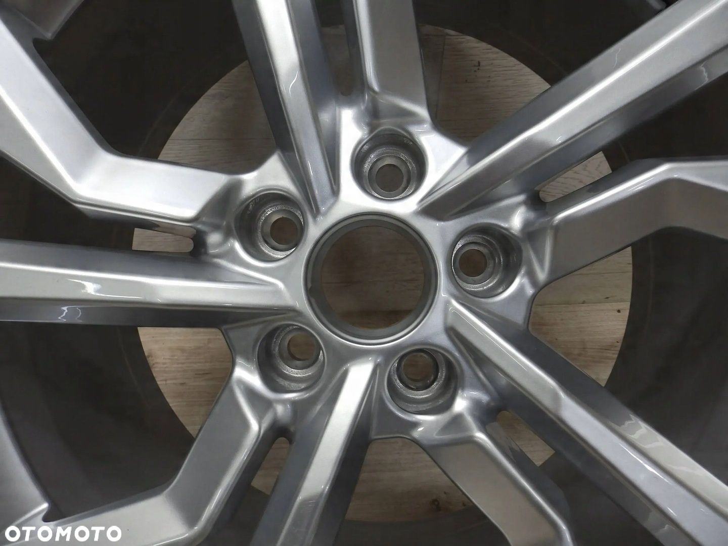 Felga Audi TT 8S0 E 8.5Jx18H2 Et50 5x112 8S0601025AN - 2