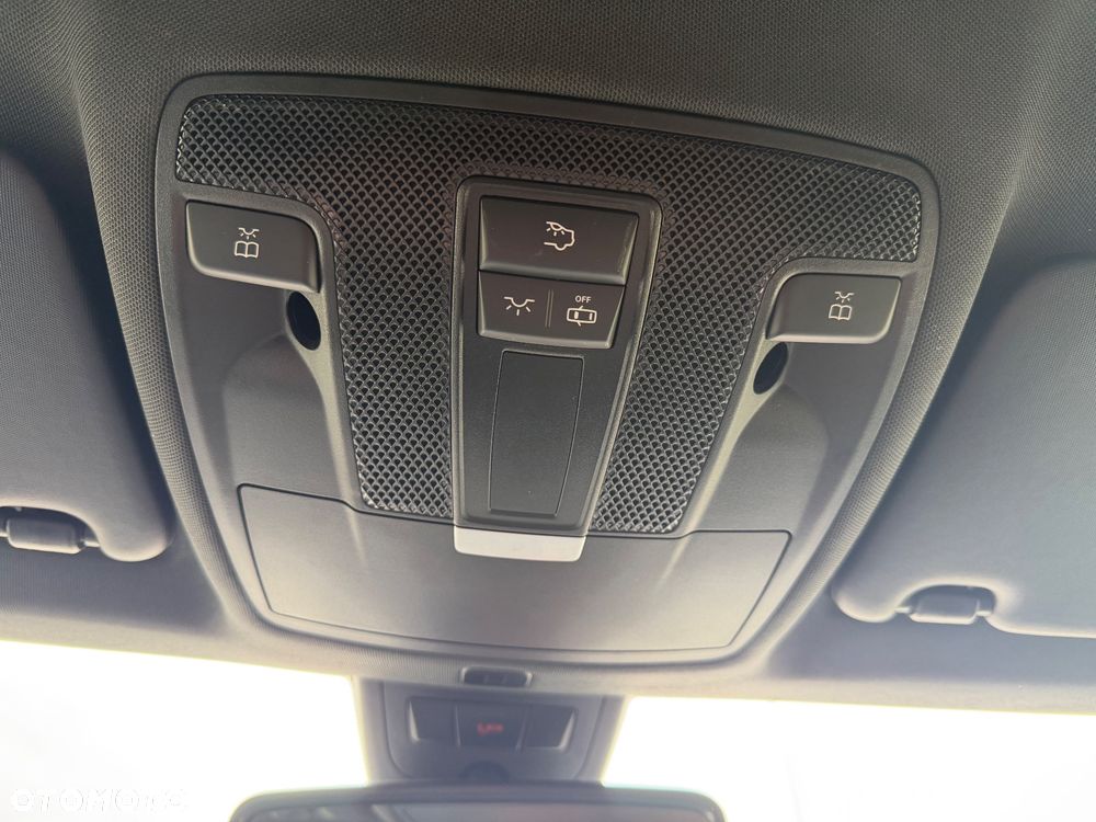 Mercedes-Benz GLA 180 7G-DCT UrbanStyle Edition - 26