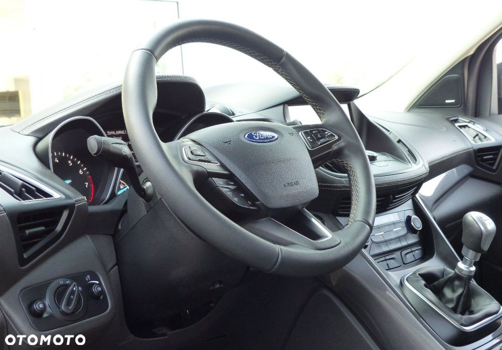 Ford Kuga - 12