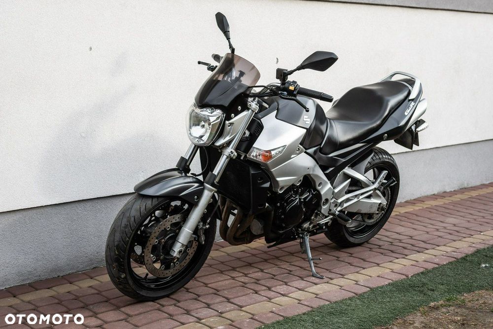 Suzuki GSR - 6