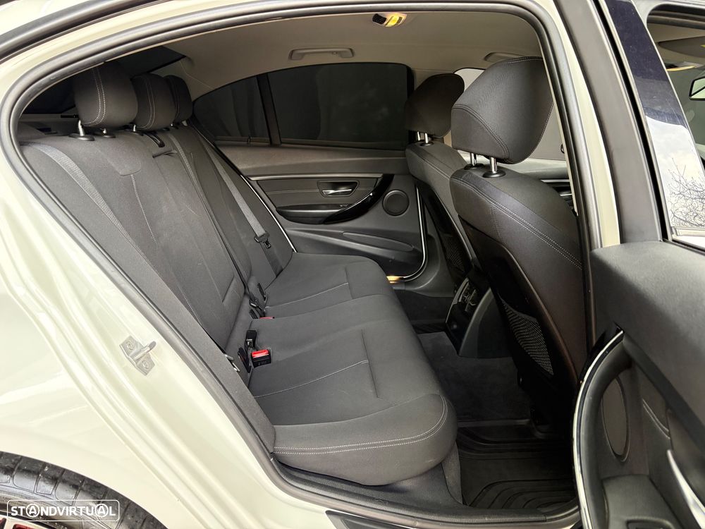 BMW 318 d Aut. Blue Performance Sport Line - 14