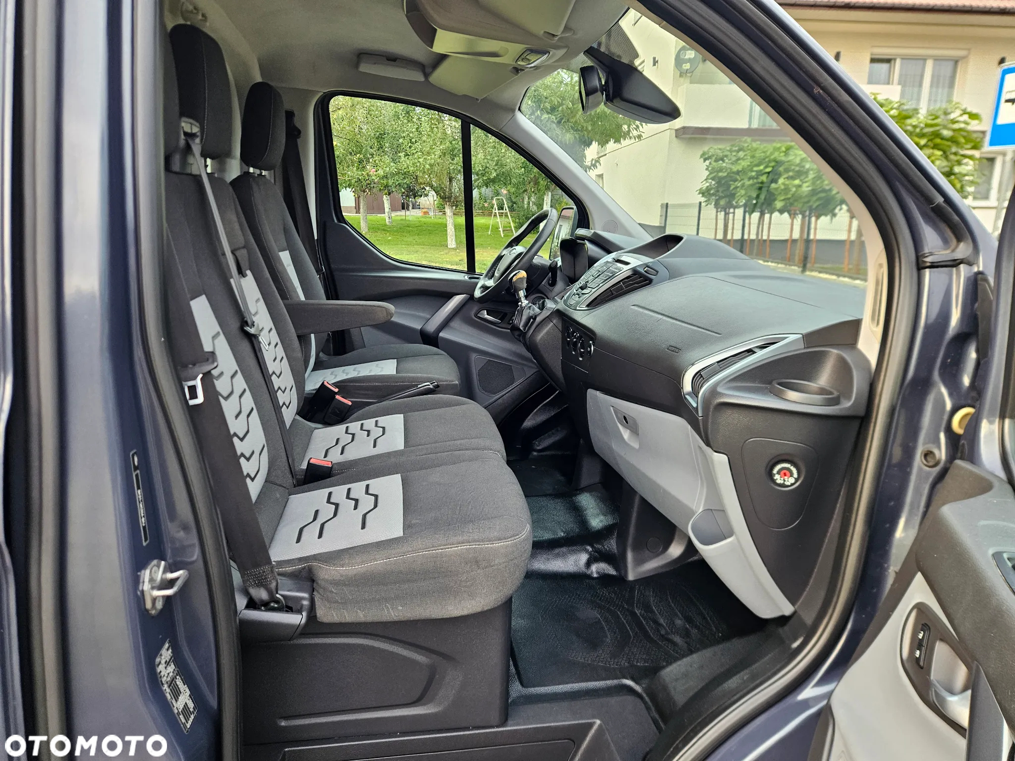 Ford TRANSIT CUSTOM - 13
