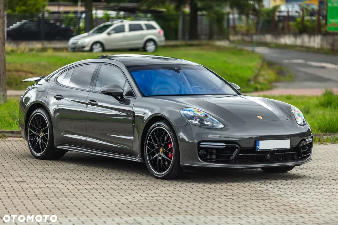 Porsche Panamera Turbo - 1