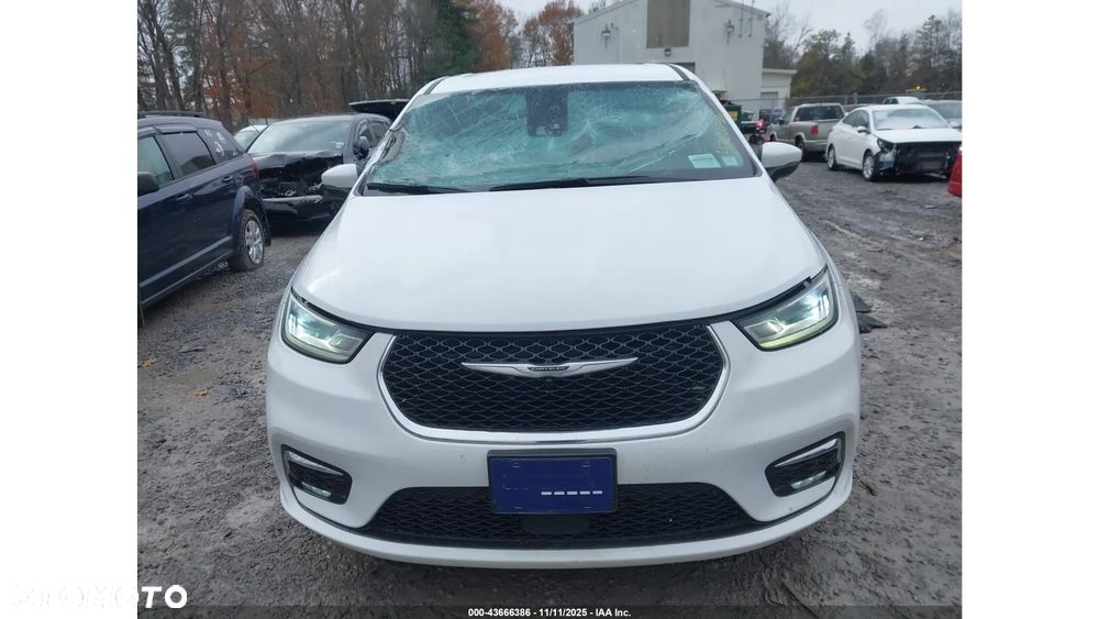 Chrysler Pacifica - 5