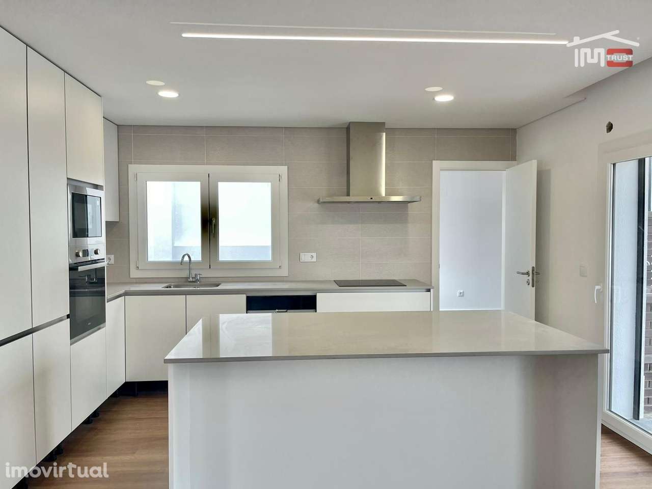 Moradia Térrea T3+1 com Áreas Amplas em Fernão Ferro | Terreno 380... - Grande imagem: 2/39