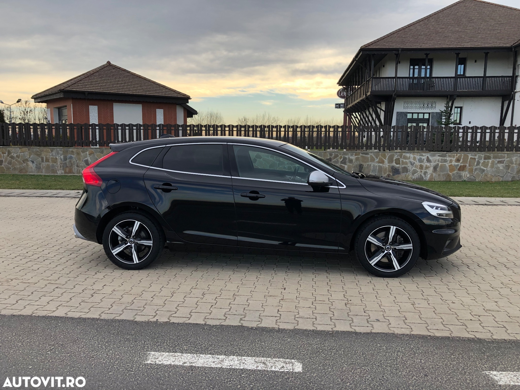 Volvo V40 D3 Geartronic RDesign - 27