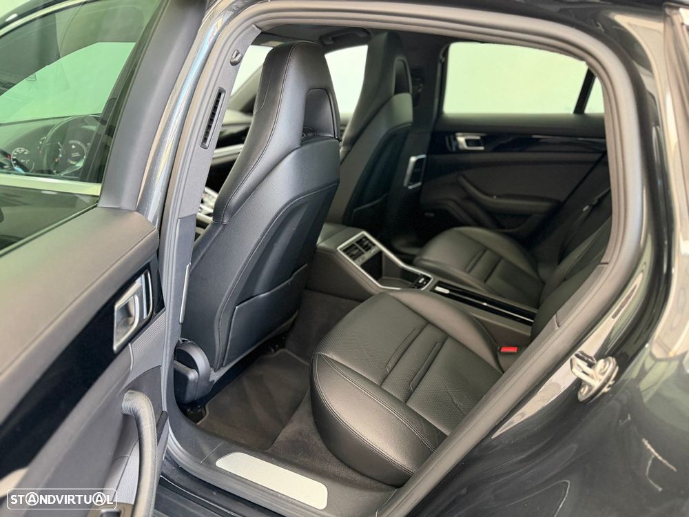 Porsche Panamera 4 E-Hybrid Executive - 29