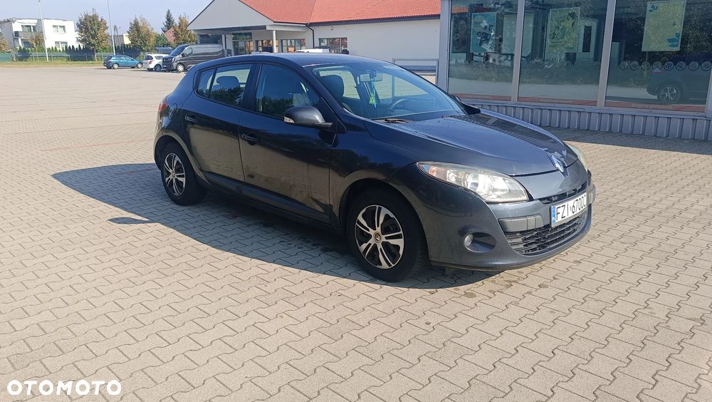Renault Megane 2011 photo 2