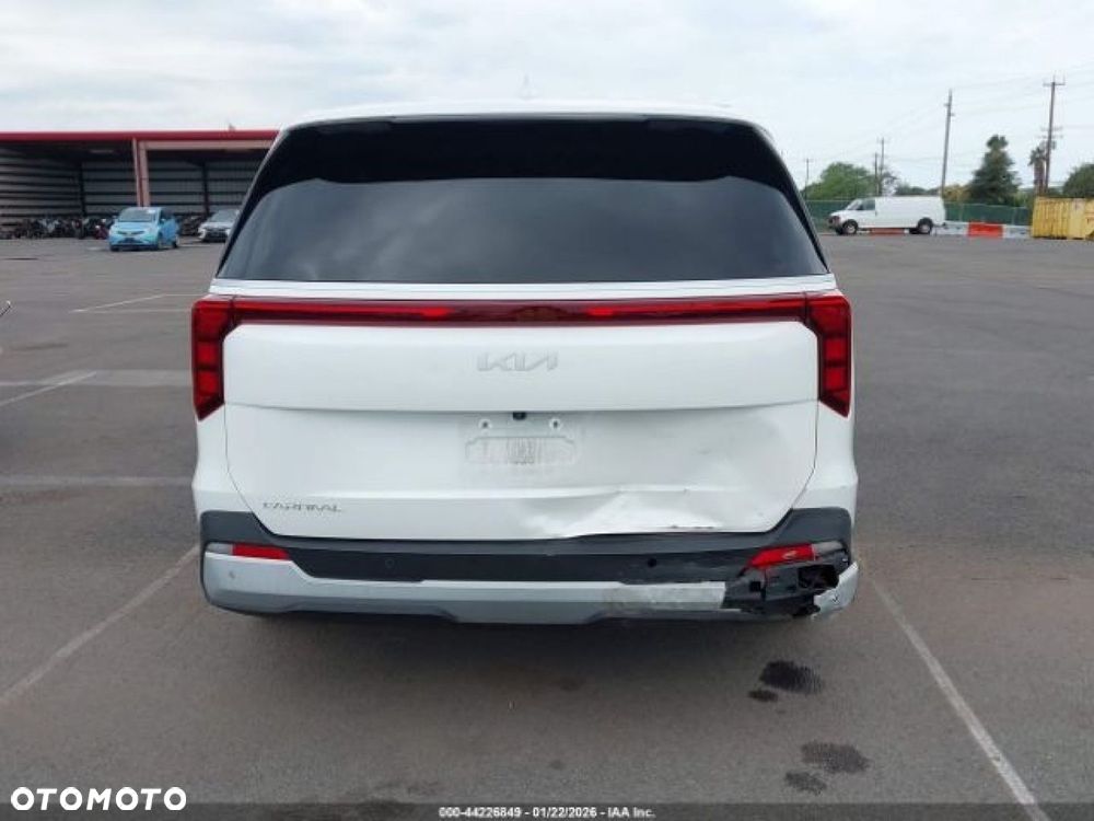 Kia Carnival - 8