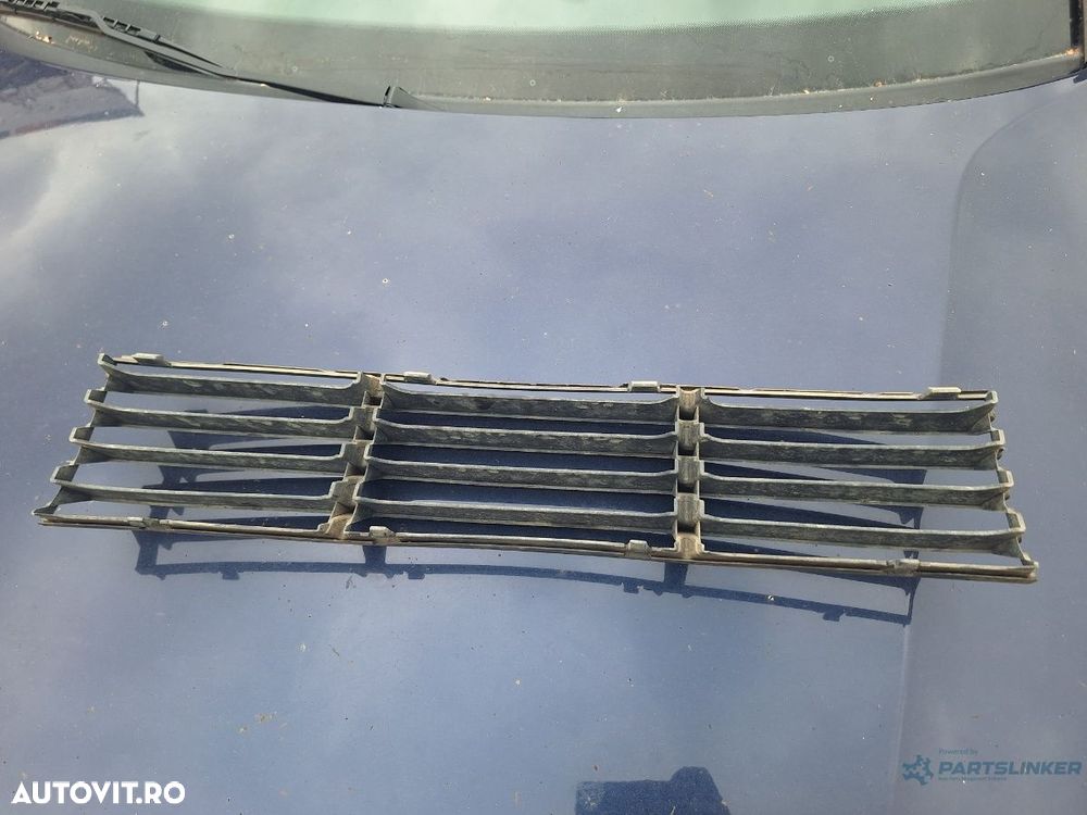 Grilă inferioară bară de protecție față VOLKSWAGEN PASSAT 3B3 2000 1.9 TDI AWX 96KW|130HP 2000 - 1