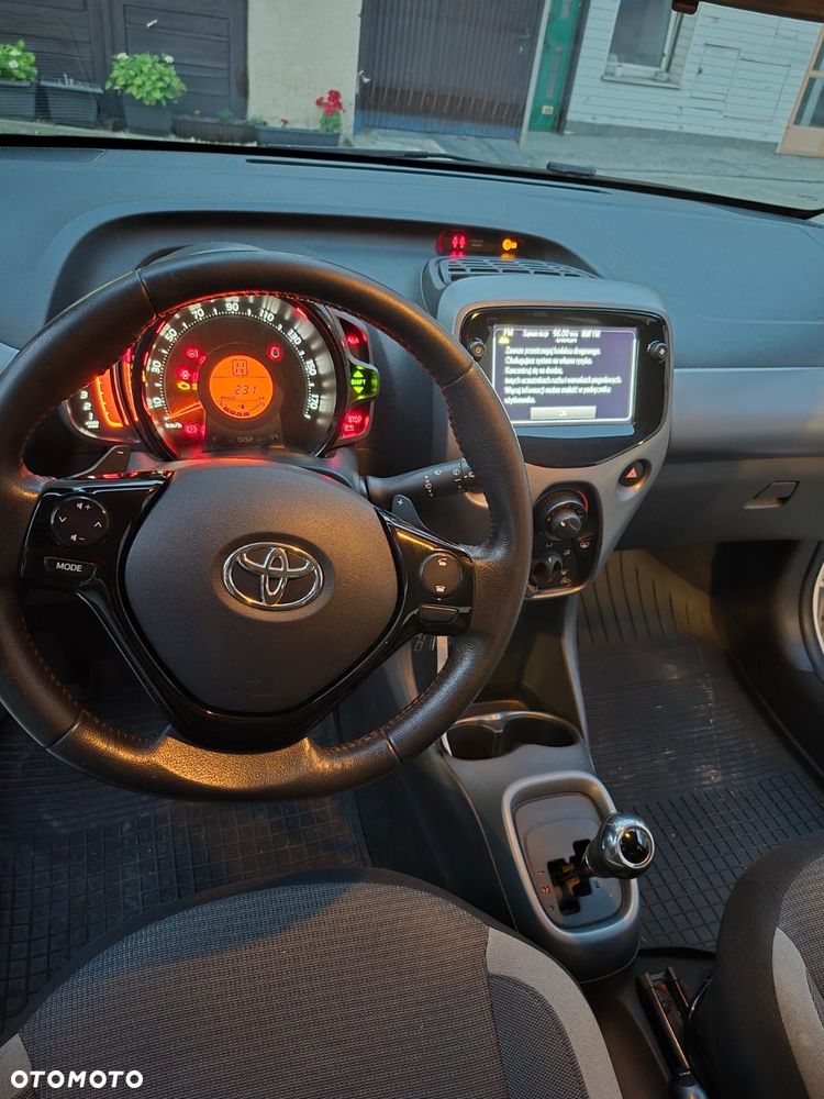 Toyota Aygo x.shift x-play connect - 8
