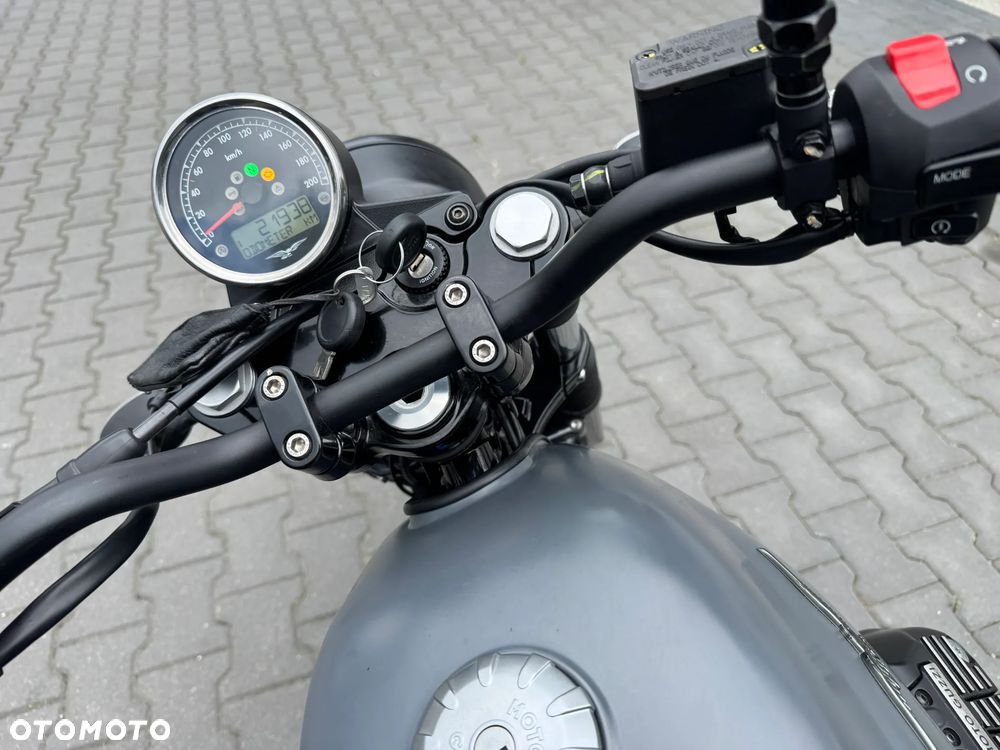 Moto Guzzi V7 - 23