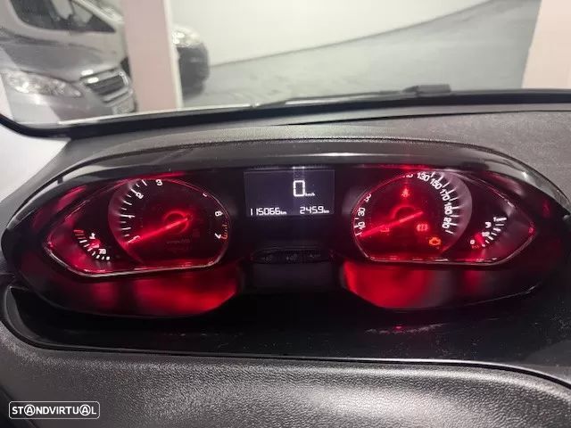 Peugeot 208 1.2 PureTech Style - 23